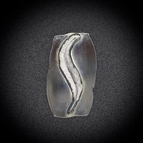 106 - Long Wavy Feather Impression