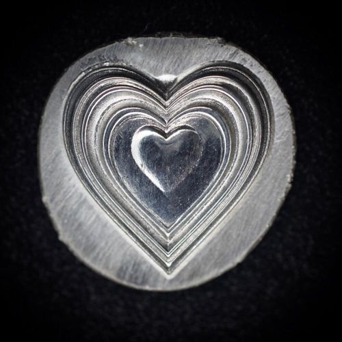 214 - Gemina Large Multi-Border Heart Impression