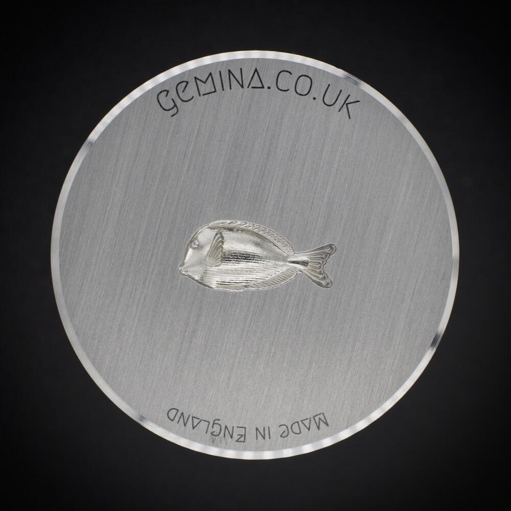 150R - Gemina Chubby fish (right-facing) Shot Plate
