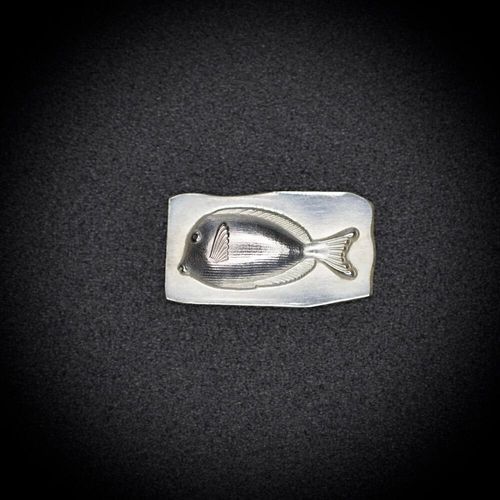 150L - Gemina Chubby Fish (left-facing) Impression