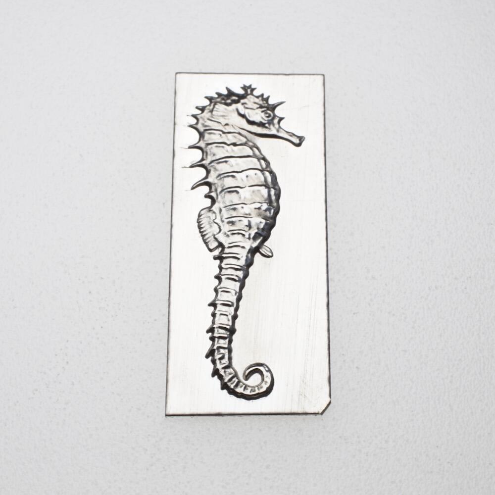 Gemina Right Long Seahorse Impression