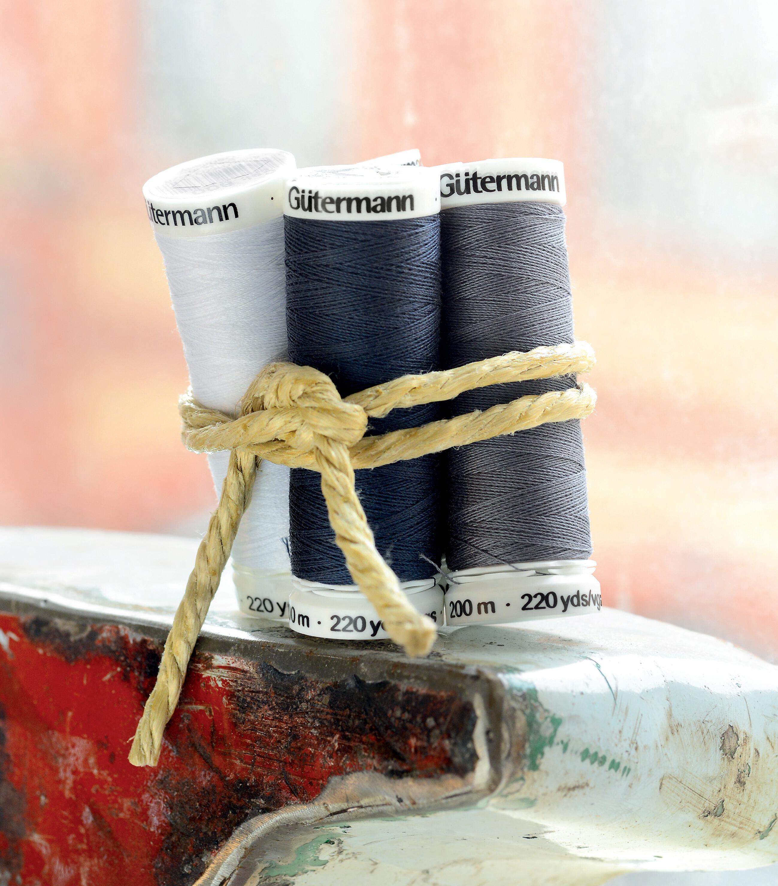Gutermann Sew-All Poly Thread Black/White Assortment