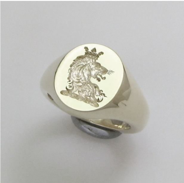 lion head with crown crest engraved silver signet ring