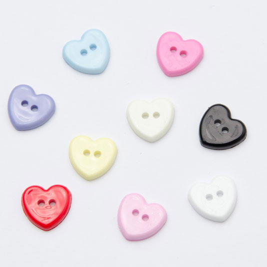 2 Hole Heart Shape Buttons 100 Piece Bag CN219