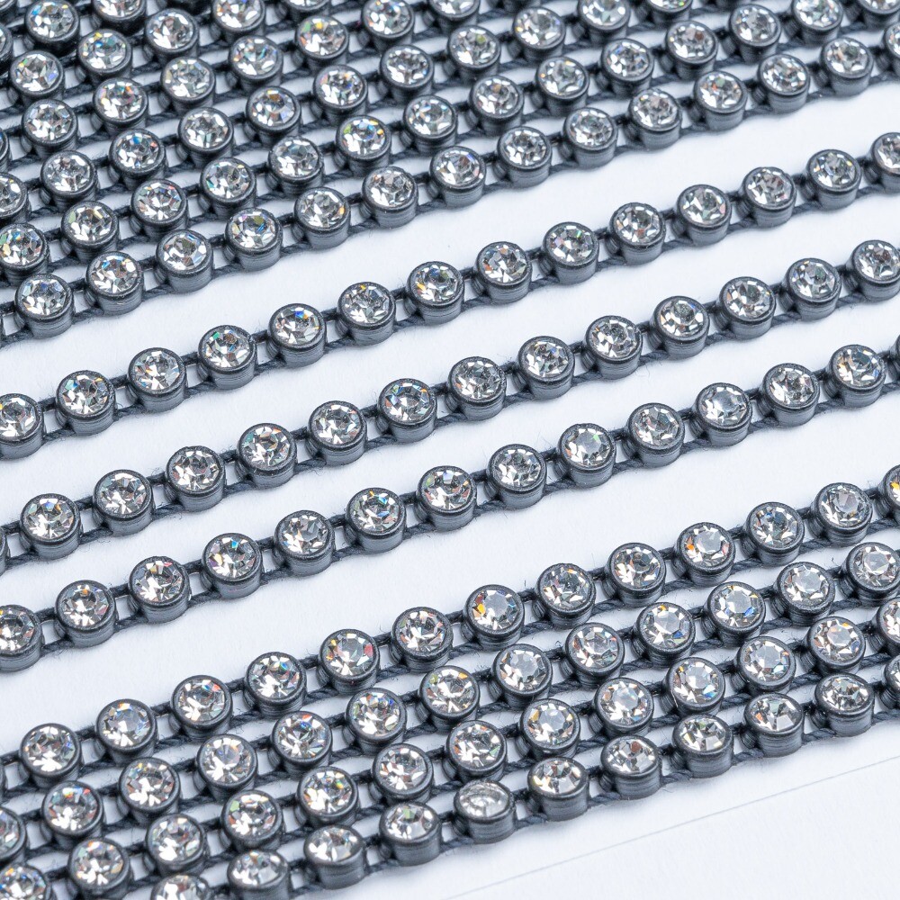 Diamante Trim 4mm Crystal/Black 10 Metre Card 49181301CRB