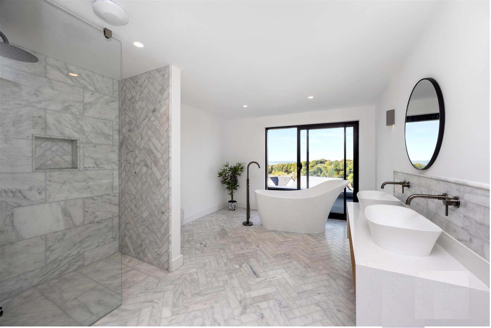 Calacatta Marble (Honed)