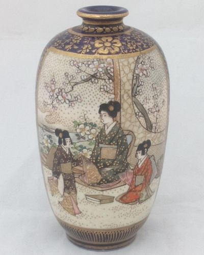 Small antique Japanese Satsuma vase hand painted scenes the base is Marked 光山 Kozan  dating from the Meiji period circa 1900