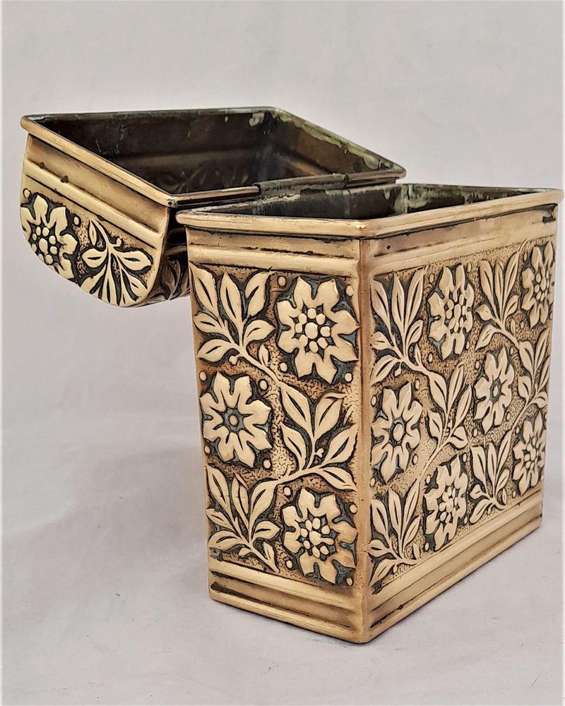 Aesthetic Movement antique brass hinged lidded Box for Stationery Passports or Notelets B7 size embossed floral decoration circa 1900
