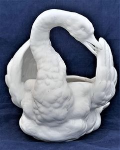 Exquisitely modelled antique Victorian European Continental bisque porcelain swan cachepot jardinière or planter circa 1900 - 15.8 cm H 21 cm Long