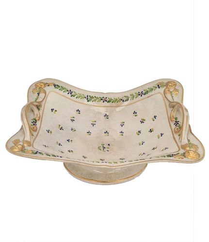 An antique Derby Porcelain Regency period rectangular shaped footed basket circa 1820 - This Georgian English porcelain dish with lion mask corners C scroll handles is decorated with hand painted Chantilly sprigged enamels. 30 cm long , 23 cm wide 11.8 cm high weighs 1.028 kg unpacked.