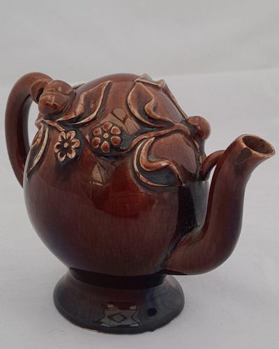 Antique Brameld Mortlocks Cadogan Rockingham glazed earthenware pottery wine ewer or teapot circa 1830 manganese purple-brown Rockingham Glazed Chinese Inspired 10 cm H 14.2 cm L 6.8 cm D 228 g