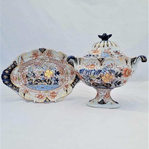 An antique Hicks & Meigh Japan pattern moulded moustache shaped ironstone sauce tureen and stand circa 1820 - underglaze blue & gilded enamel Imari pattern 19.1 cm high weighs  889 grammes unpacked.