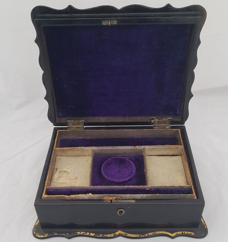 Open top tray- Papier Mache Jewellery Box scalloped rim & hand painted Shells Seaweed & kelp design with Inlaid Mother of Pearl - Antique Victorian Conchology c 1850