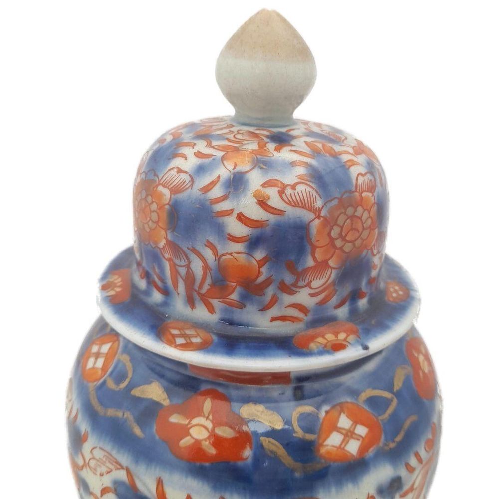Detail of lid