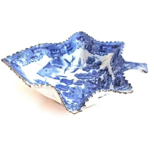 Antique Pearlware Pottery Leaf Shaped Pickle Dish Blue & White Willow c 1800