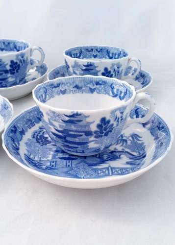 Miles Mason Porcelain Bute Cups Saucers Blue and White Broseley Pattern c 1810