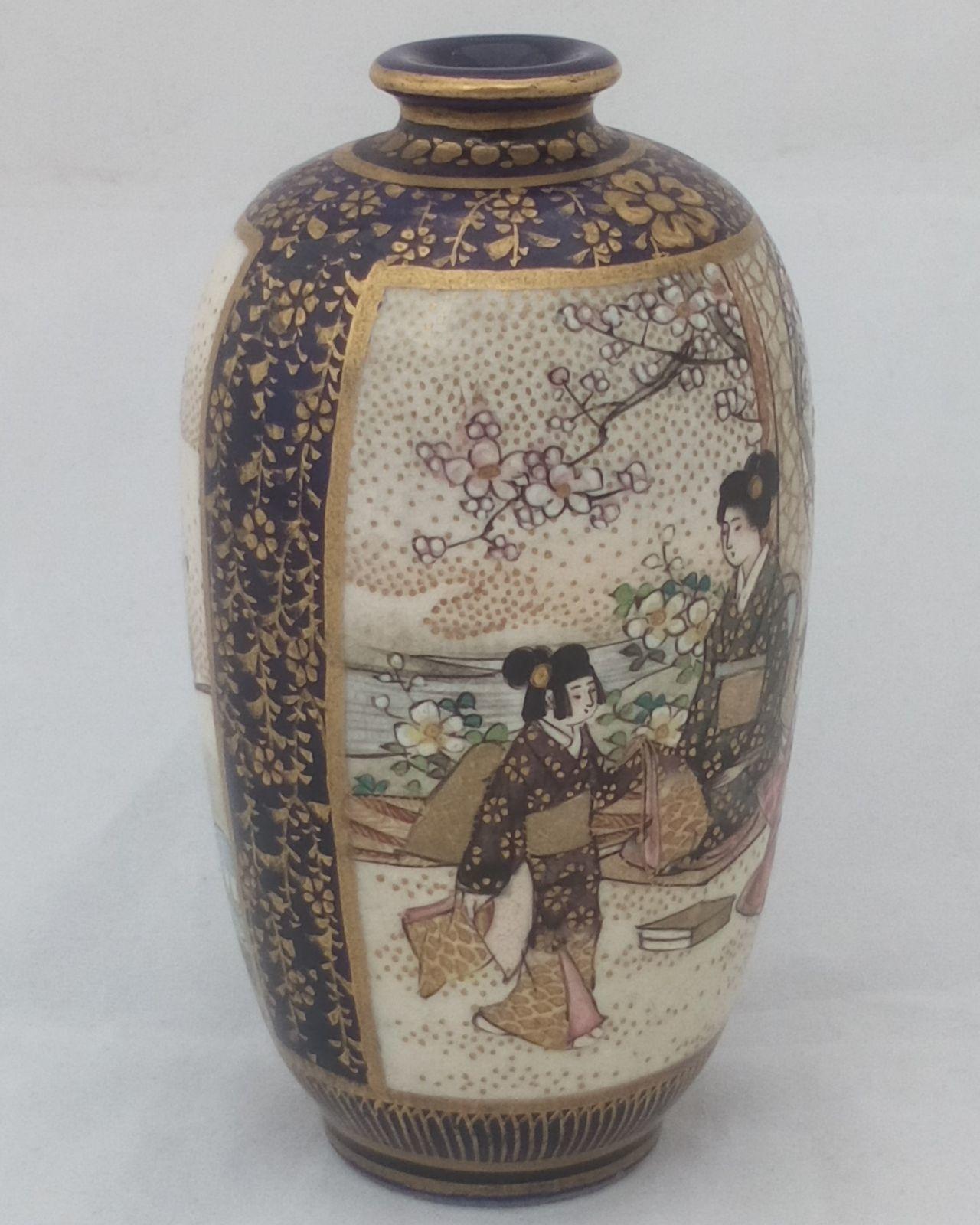 Small antique Japanese Satsuma vase hand painted scenes the base is Marked 光山 Kozan  dating from the Meiji period circa 1900