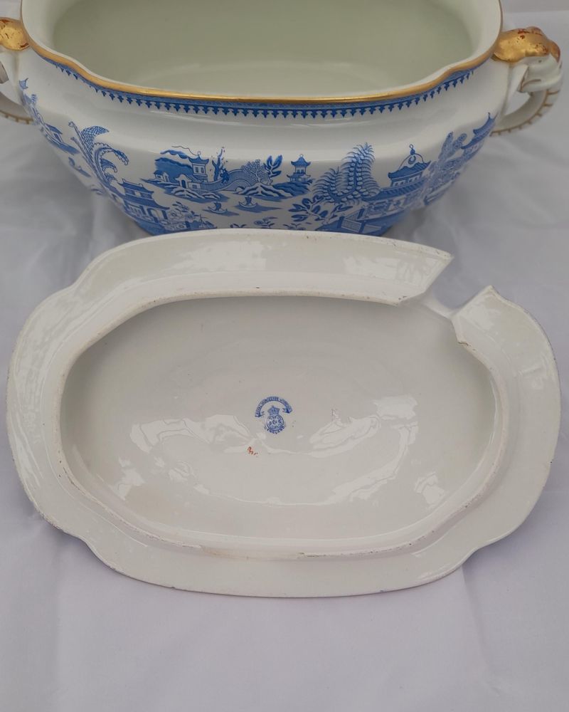 Large Royal Worcester Vitreous China Lidded Soup Tureen & Stand Blue Willow pattern B735 with gilded elephant & bird head handles antique circa 1904  maximum capacity 6 pints