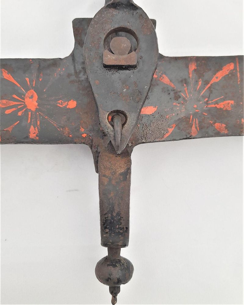 Antique Georgian floral painted wrought iron hanging balance beam scales circa 1825, 62 cm wide.