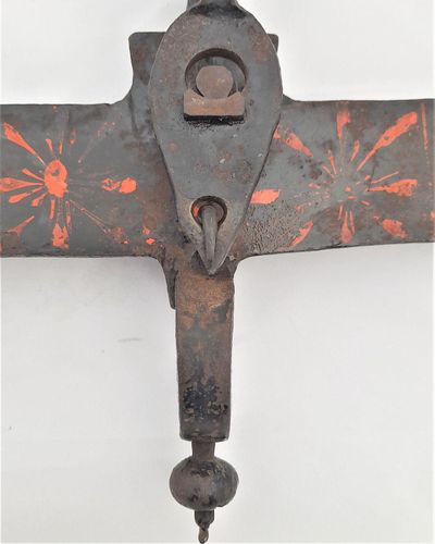 Antique Georgian floral painted wrought iron hanging balance beam scales circa 1825, 62 cm wide.
