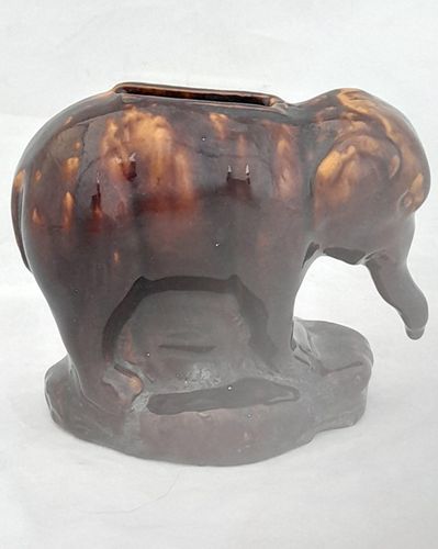 An antique novelty pottery elephant money box with a Rockingham type brown treacle glaze dates to the early 19th century - piggy bank in the form of a Jumbo elephant circa 1830 10. 3 cm high 12.6 cm long