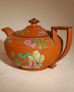 Antique Wedgwood Rosso Antico pottery Teapot Low round Egyptian shape Enamelled Flowers - Georgian circa 1820 19.7 cm H 16.5 cm L 10.2 cm D 724 g