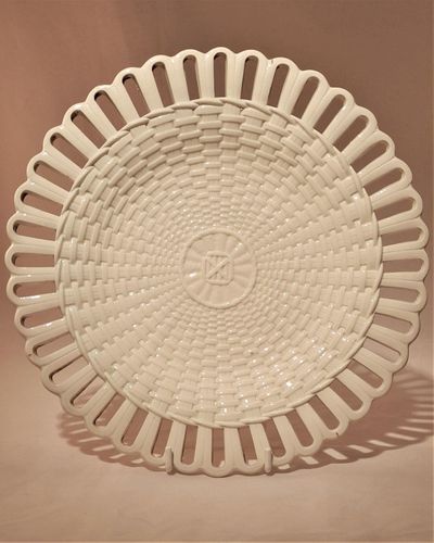 Antique Georgian Wedgwood creamware basket weave plate - circa 1780 - osier pattern with reticulated rim 23.8 cm diameter 380 g