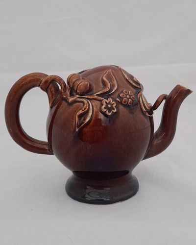 Antique Brameld Mortlocks Cadogan Rockingham glazed earthenware pottery wine ewer or teapot circa 1830 manganese purple-brown Rockingham Glazed Chinese Inspired 10 cm H 14.2 cm L 6.8 cm D 228 g