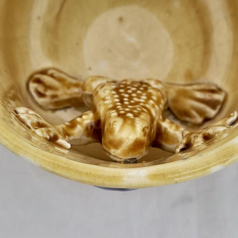 Detail Frog - Novelty Frog Loving Cup Jolly Topers - Prattware underglaze coloured - Kilnhurst Pottery Yorkshire - moulded The Miser & Grapevines - Antique c 1860