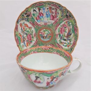 left view of the cup  - saucer on a stand