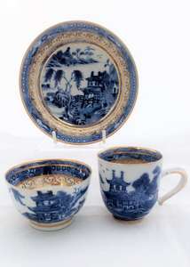 Chinese Porcelain Trio Gilded Blue and White Emerging Boat Qianlong Qing c 1780