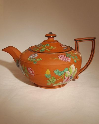 Antique Wedgwood Rosso Antico pottery Teapot Low round Egyptian shape Enamelled Flowers - Georgian circa 1820 19.7 cm H 16.5 cm L 10.2 cm D 724 g