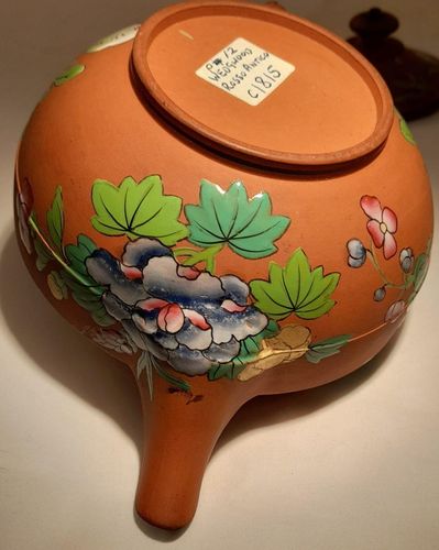 Antique Wedgwood Rosso Antico pottery Teapot Low round Egyptian shape Enamelled Flowers - Georgian circa 1820 19.7 cm H 16.5 cm L 10.2 cm D 724 g