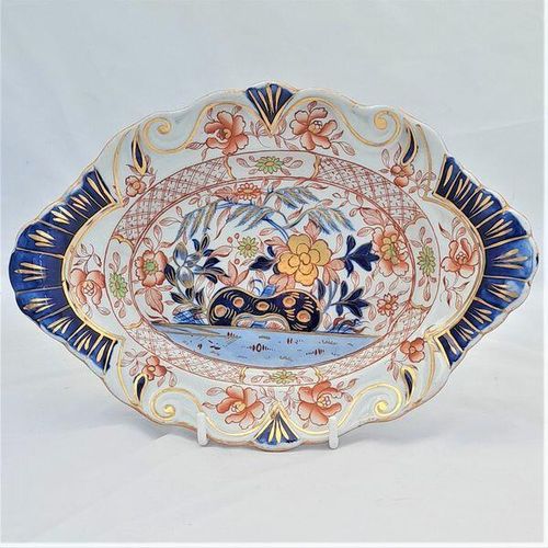 An antique Hicks & Meigh Japan pattern moulded moustache shaped ironstone sauce tureen and stand circa 1820 - underglaze blue & gilded enamel Imari pattern 19.1 cm high weighs  889 grammes unpacked.