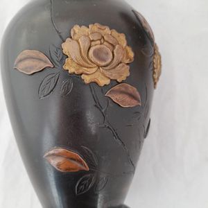 Detail left vase -Japanese Patinated Bronze Vases in Mixed Metal - Antique Meiji Period circa 1900 - inverted baluster decorated with rose flowers - Shakudo 18 cm high