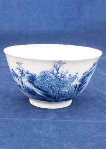 Chinese Soft Paste Porcelain Teabowl River Scene Qianlong Qing c 1740