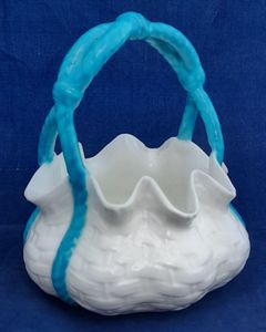 An antique moulded porcelain basket shaped posy bowl with turquoise enamel painted handle and pinched rim. It is unmarked other than the pattern number 1/536 painted on the base in iron red enamel. This pretty item dates to the Victorian era in the late 19th century circa 1875. 11.5 cm diameter , 13.4 cm high