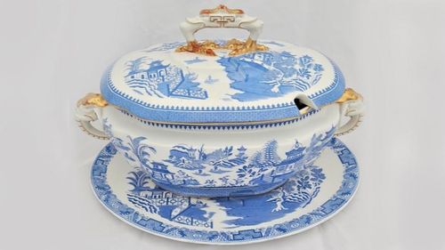 Bowls - tureens and serving dishes click to view