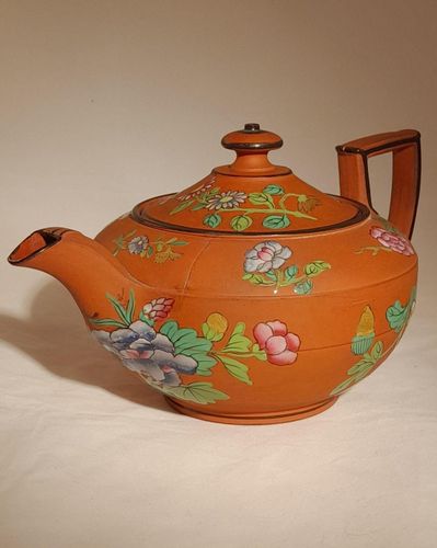 Antique Wedgwood Rosso Antico pottery Teapot Low round Egyptian shape Enamelled Flowers - Georgian circa 1820 19.7 cm H 16.5 cm L 10.2 cm D 724 g