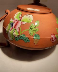 Antique Wedgwood Rosso Antico pottery Teapot Low round Egyptian shape Enamelled Flowers - Georgian circa 1820 19.7 cm H 16.5 cm L 10.2 cm D 724 g
