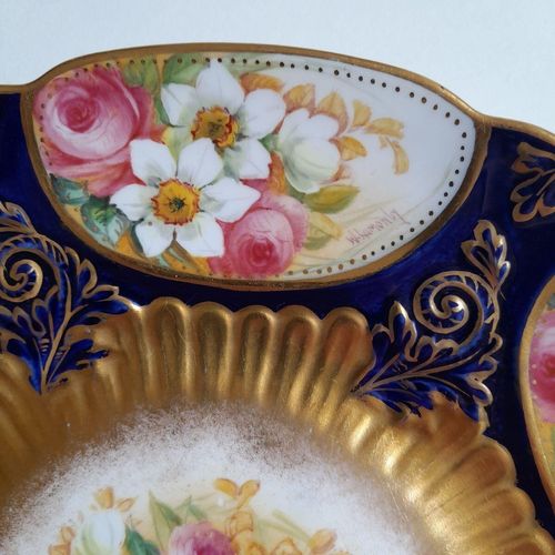Close up of cake plate signature