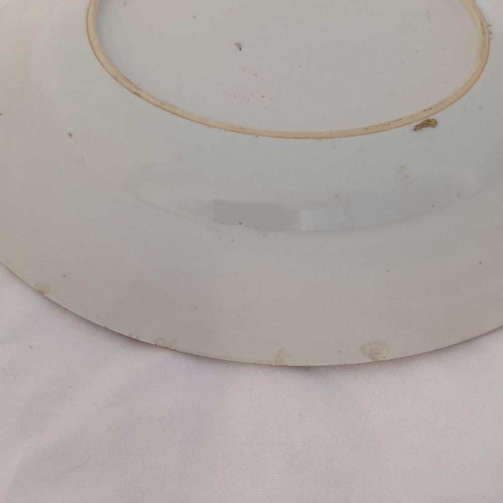close up of glaze flakes underneath