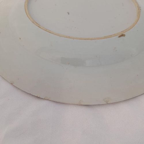 close up of glaze flakes underneath