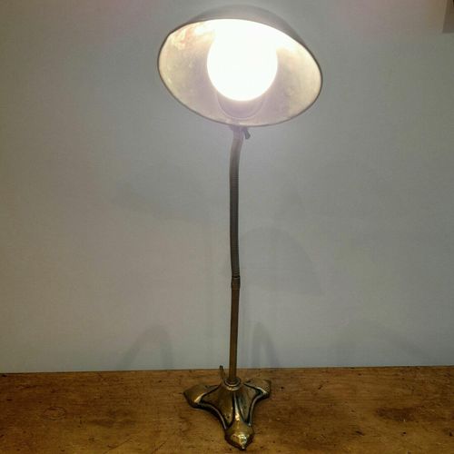 Lamp front on