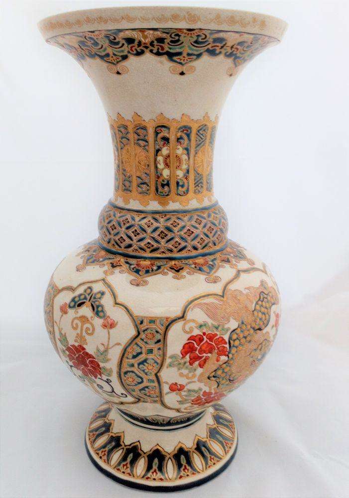 Japanese Satsuma Pottery Yen-Yen Vase Painted Gosu Blue marked 薩摩焼