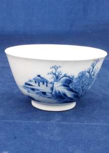 Chinese Soft Paste Porcelain Teabowl River Scene Qianlong Qing c 1740