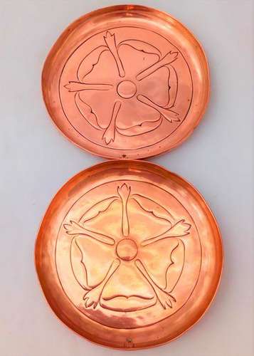 Pair Keswick School of Industrial Arts Dishes Arts and Crafts Copper Repousse circa 1900