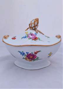 Antique Meissen Marcolini Period Porcelain Lidded Sauce Tureen with an Artichoke Handle circa 1800