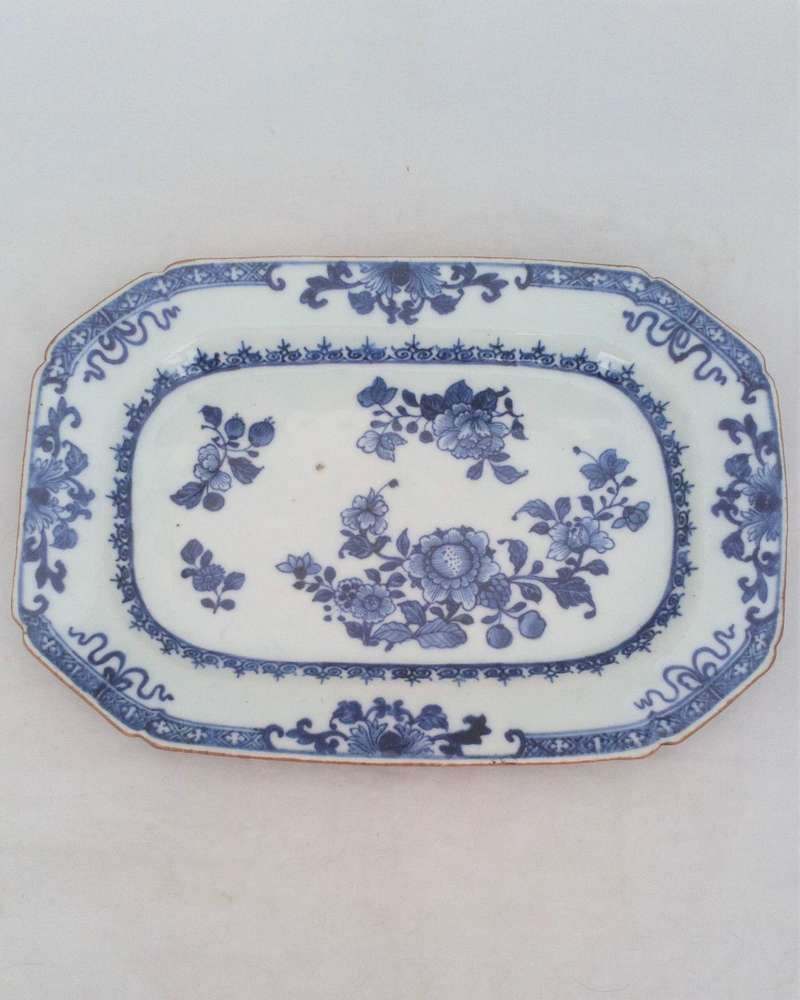Small Chinese Porcelain Platter Blue White Peony Batavian Qianlong Antique 1750