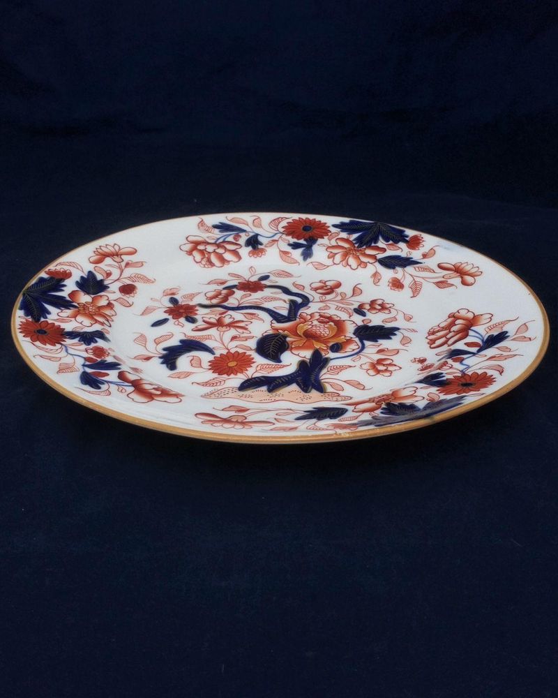 An antique Regency period porcelain 8 inch diameter dessert plate hand painted in an Imari tree Japan pattern early 19th century circa 1815.